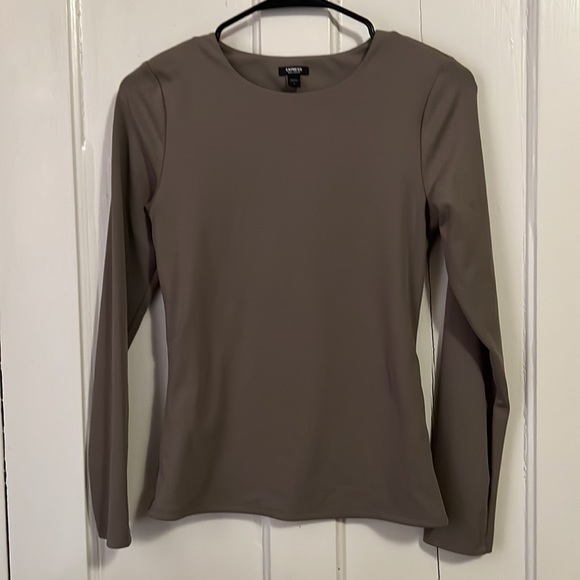 Express Tops - Long Sleeve body contour top